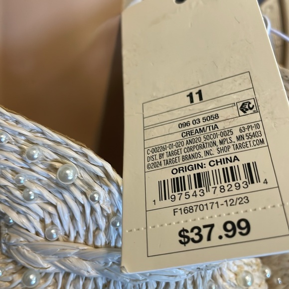 Beautiful Cream Open Back High Sandals! Simply Gorgeous! - Picture 7 of 7